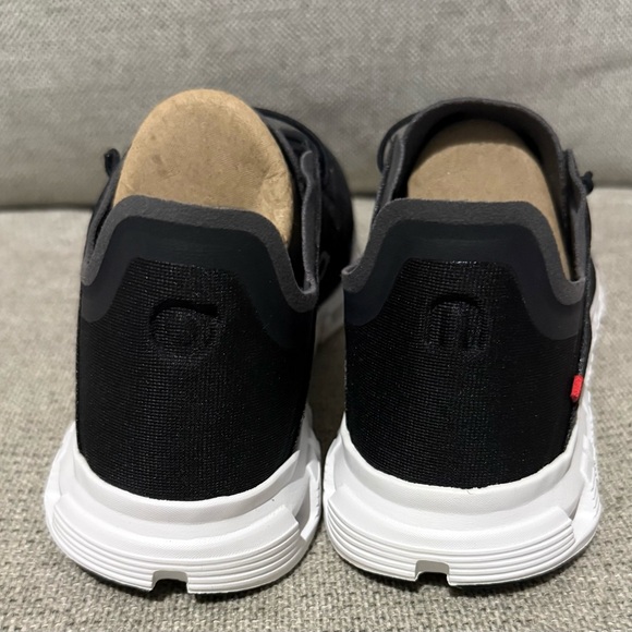 On Running cloud 6 coast Monochrome Athletic Shoes - Picture 6 of 7